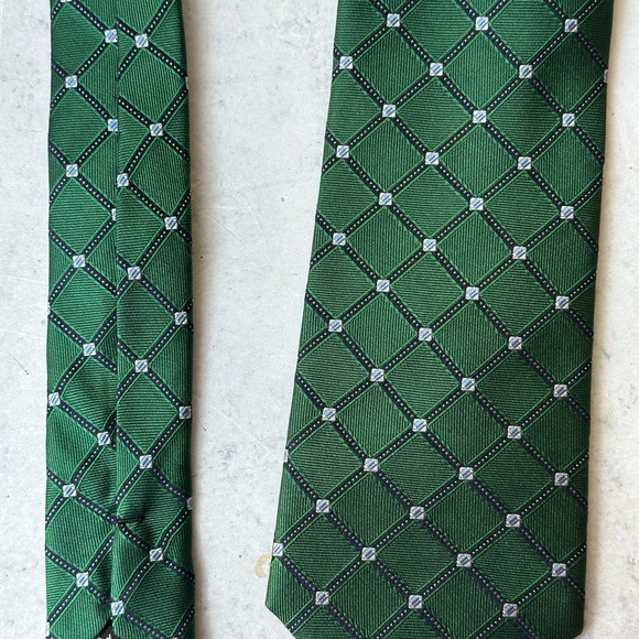 The Tie Bar Green Diamond Pattern Tie - Picture 1 of 2